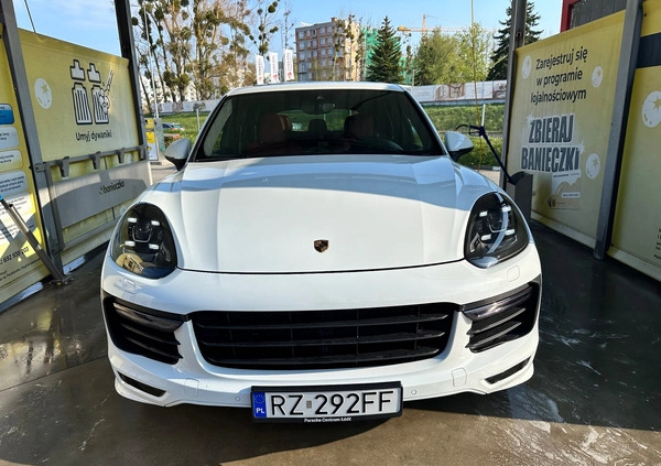 Porsche Cayenne cena 235000 przebieg: 80000, rok produkcji 2016 z Gdańsk małe 121